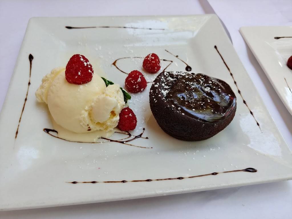 Riviera | restaurant | 75 Montgomery Dr, Santa Rosa, CA 95404, USA | 7075792682 OR +1 707-579-2682