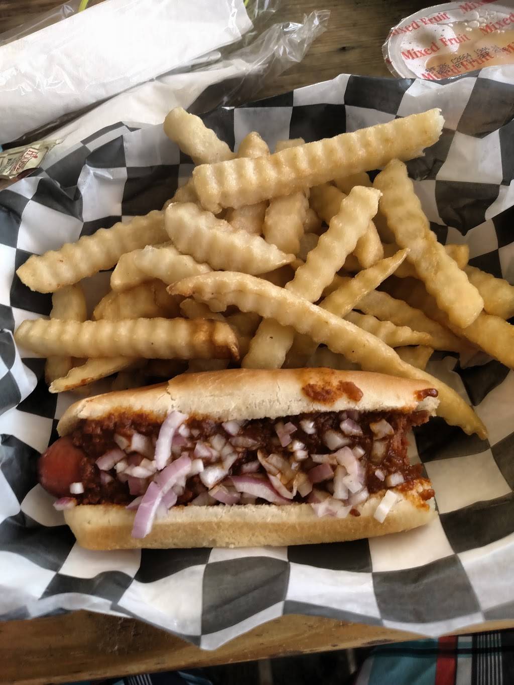 Mollys Beachside Bar & Grill | restaurant | 2717 W Fort Macon Rd, Atlantic Beach, NC 28512, USA | 2522401155 OR +1 252-240-1155