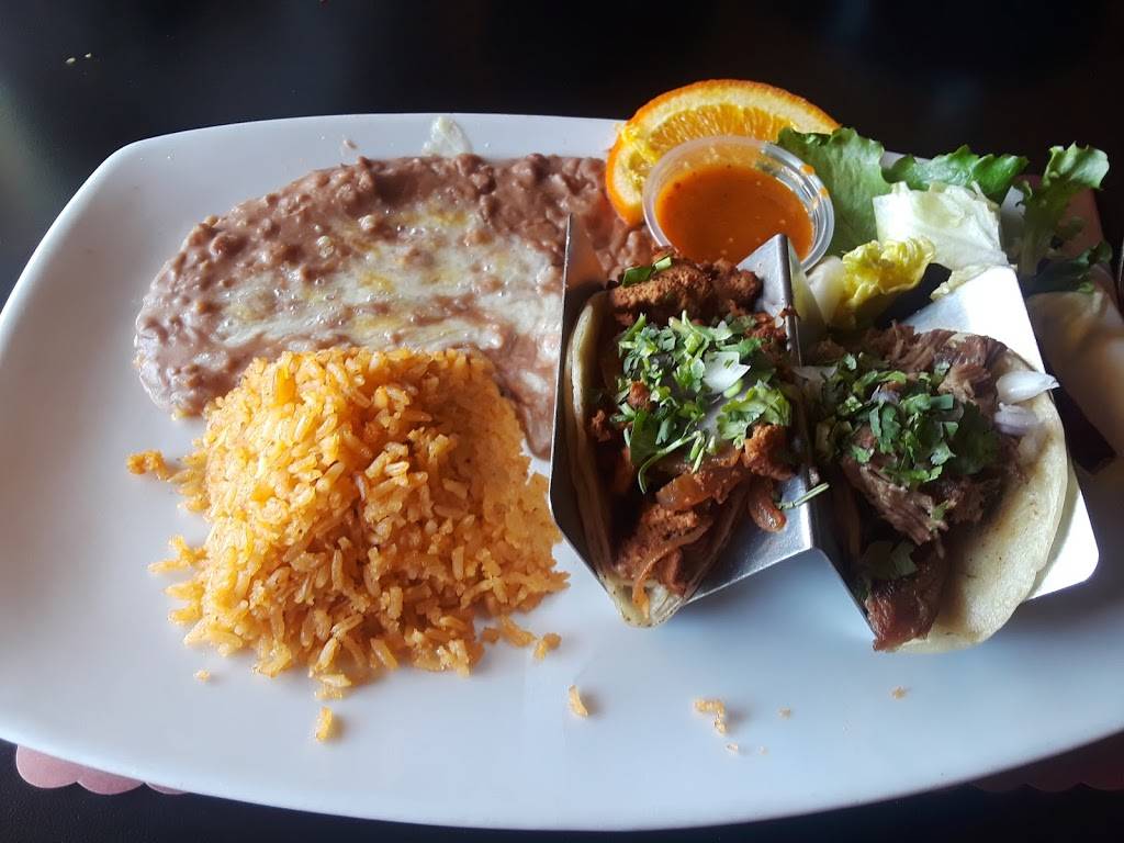 Tlaquepaque Restaurant | restaurant | 101 W Santa Fe Ave, Placentia, CA 92870, USA | 7145280110 OR +1 714-528-0110