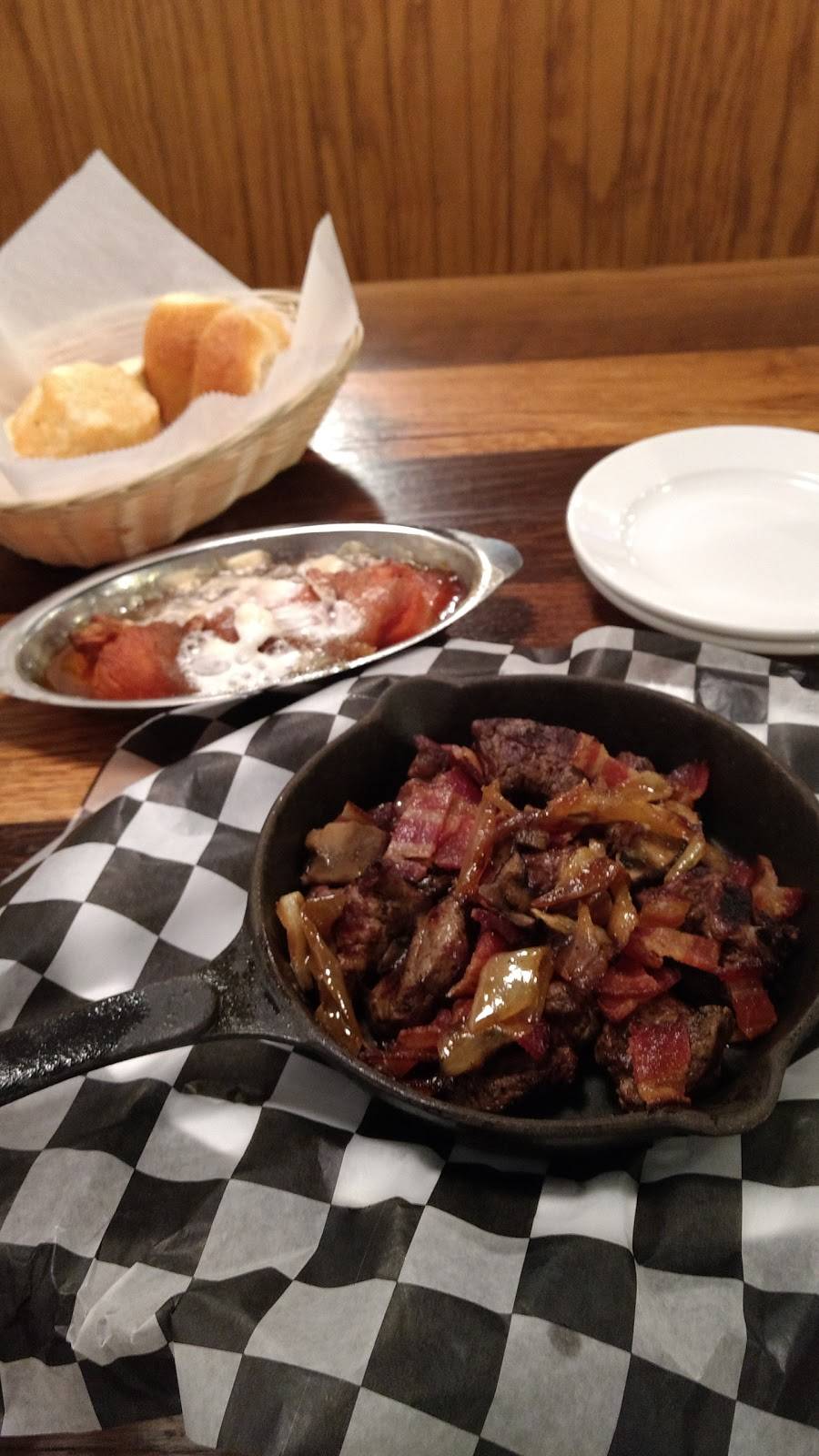 Urban Farmhouse | restaurant | 15 Central Blvd, Highland, IL 62249, USA | 6186510007 OR +1 618-651-0007