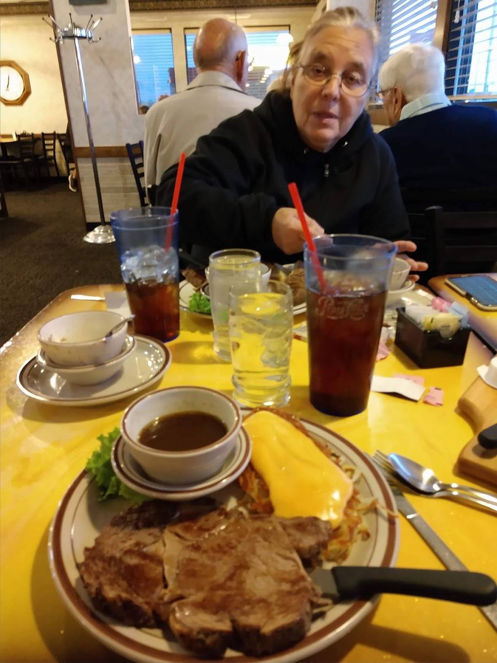 Scotts | restaurant | 1906 Blairs Ferry Rd NE, Cedar Rapids, IA 52402, USA | 3195504517 OR +1 319-550-4517