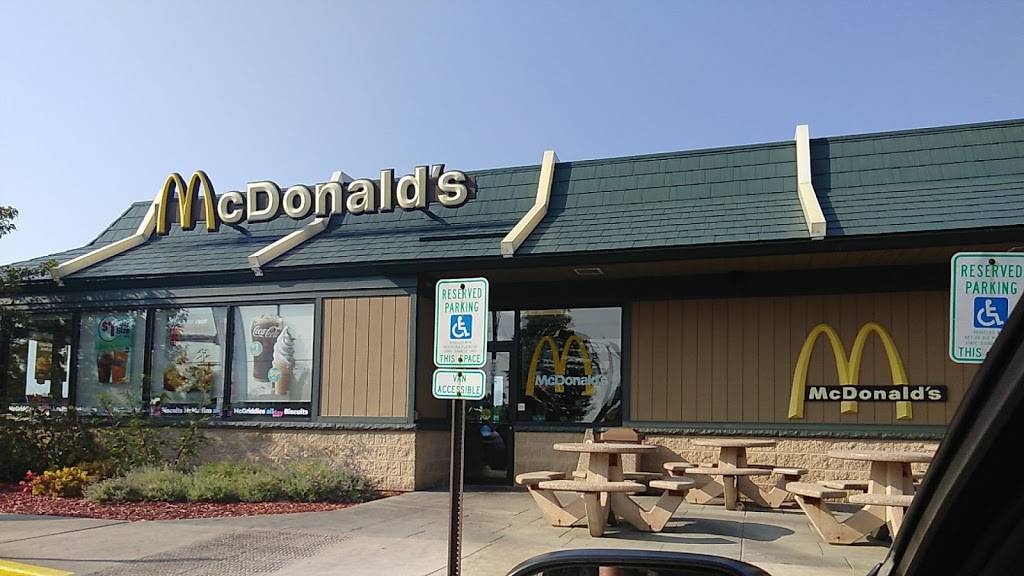 McDonalds | cafe | 5890 S 27th St, Milwaukee, WI 53221, USA | 4142822250 OR +1 414-282-2250