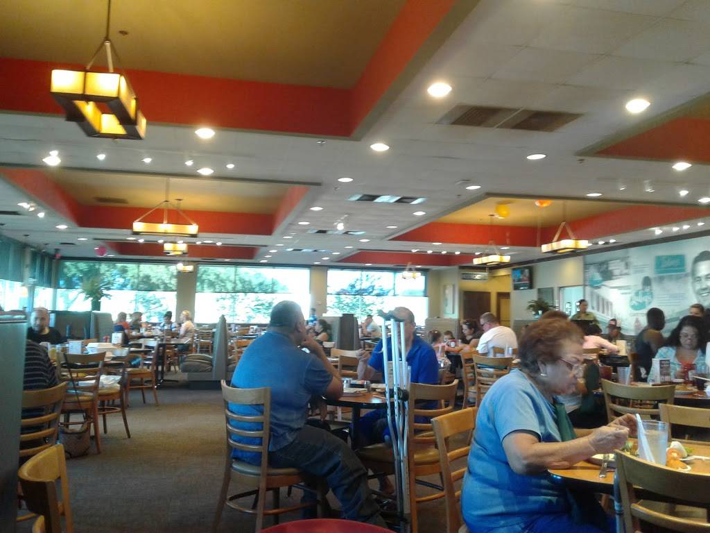 Lubys | restaurant | 944 SE Military Dr, San Antonio, TX 78214, USA | 2109247211 OR +1 210-924-7211