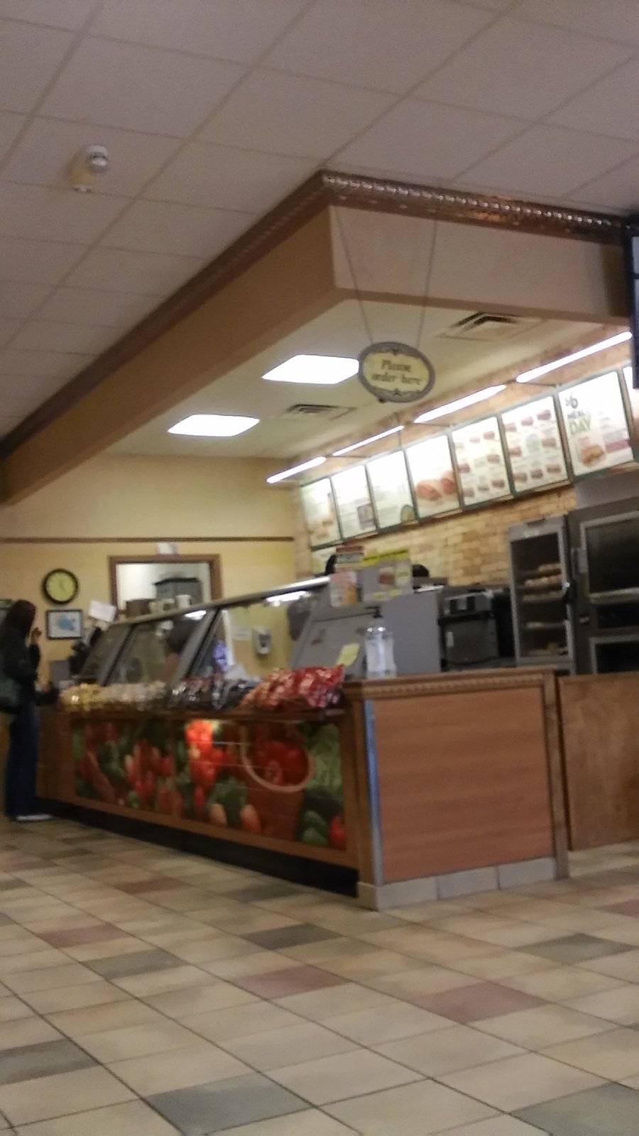 Subway | restaurant | 211 N Washington St, Green Bay, WI 54301, USA | 9204324355 OR +1 920-432-4355