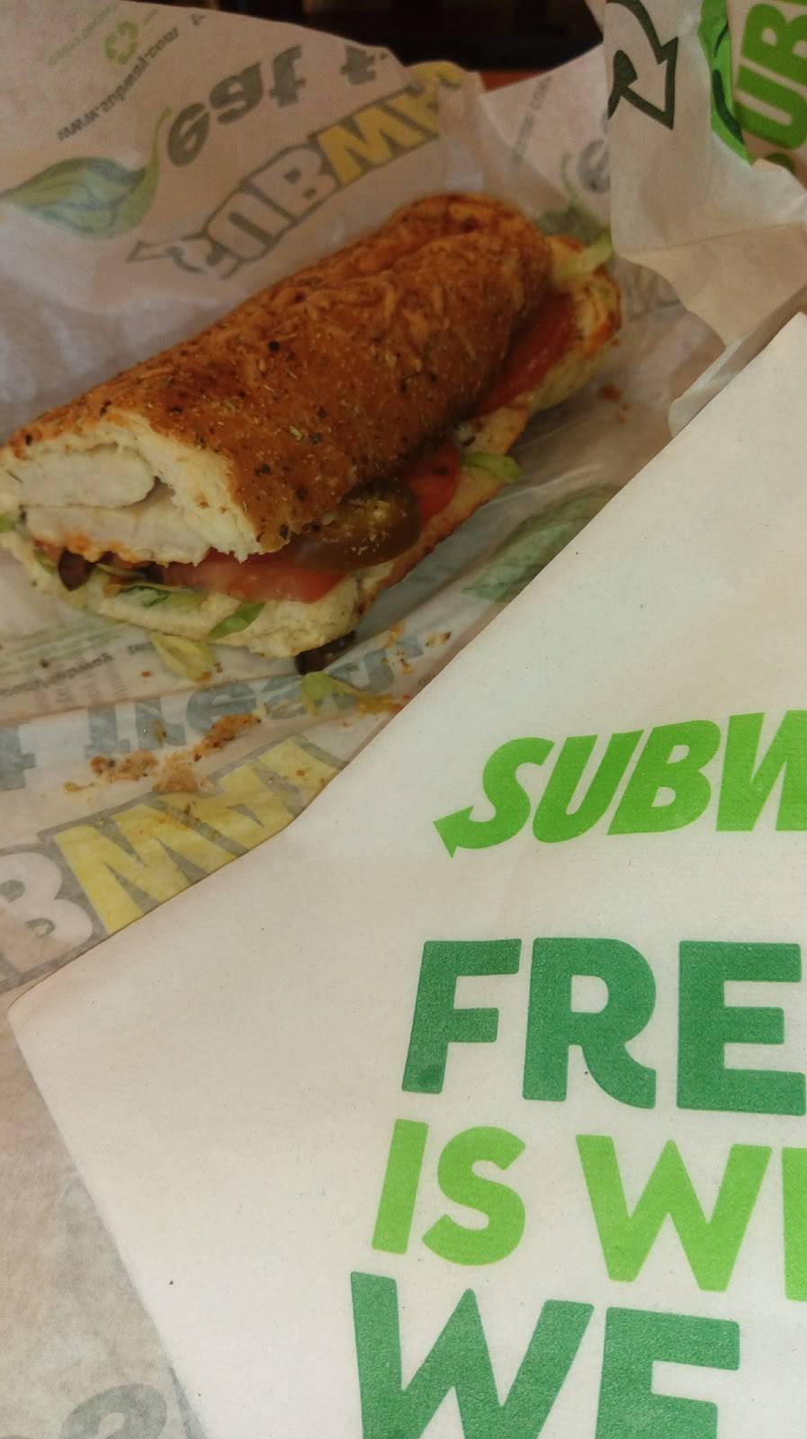 Subway | restaurant | 15106 Frederick Rd #19 College Plaza Shopping Center, Rockville, MD 20850, USA | 3017622900 OR +1 301-762-2900