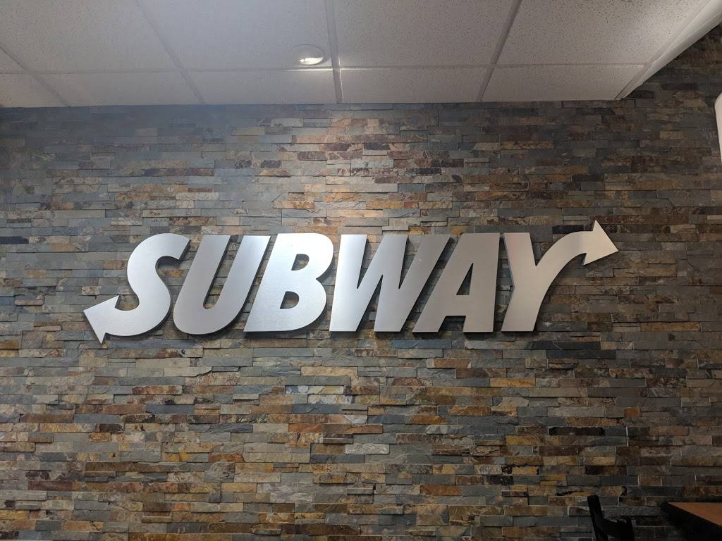 Subway Restaurants | restaurant | Shopping Center, 3477 S King Dr Space B-9, Chicago, IL 60616, USA | 3126741355 OR +1 312-674-1355