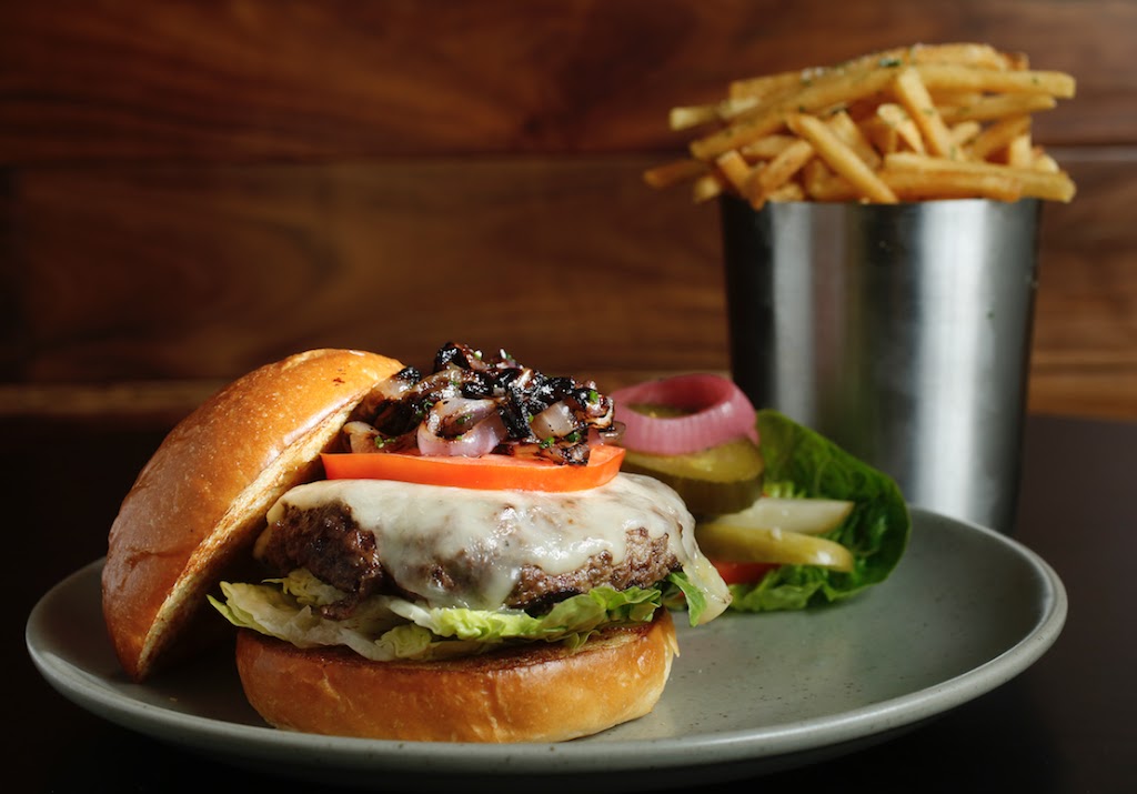 The Oxford Kitchen | restaurant | 110 W Oak St, Lodi, CA 95240, USA | 2092637234 OR +1 209-263-7234