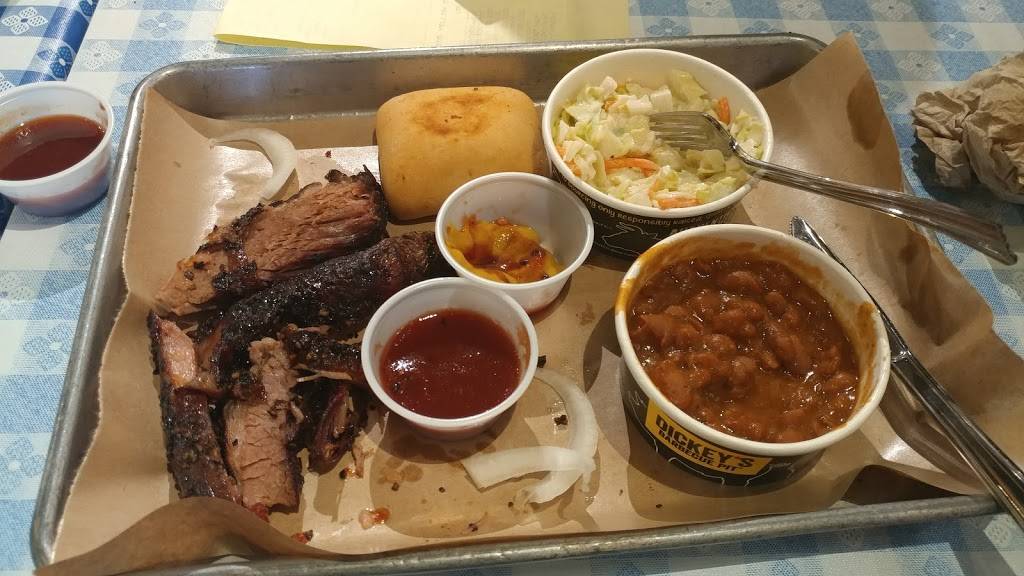 Dickeys Barbecue Pit | restaurant | 15683 Roy Rogers Dr, Victorville, CA 92392, USA | 7604938011 OR +1 760-493-8011