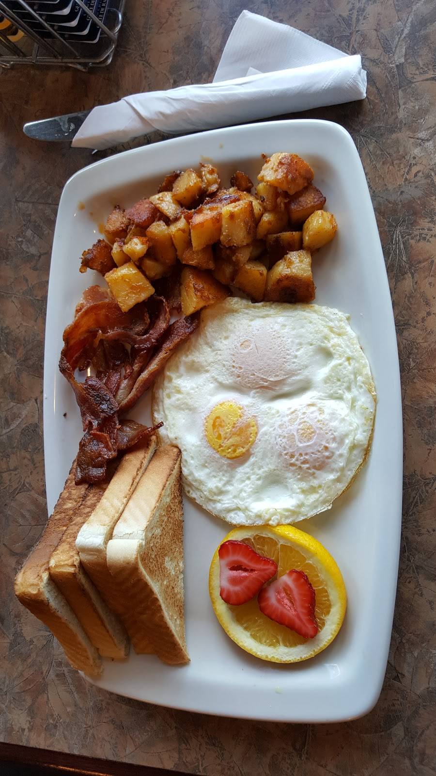 Eggsmart | restaurant | 1977 Avenue Rd, Toronto, ON M5M 4A1, Canada | 4165516228 OR +1 416-551-6228