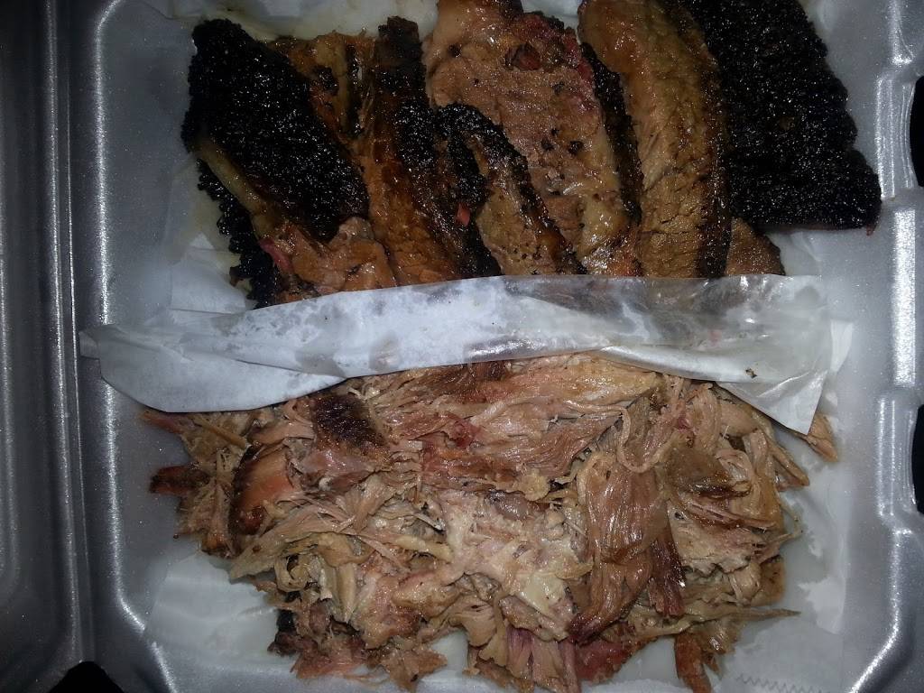 Smokin Swamp BBQ | restaurant | 4901-4953 NE Jacksonville Rd, Ocala, FL 34479, USA | 3528171200 OR +1 352-817-1200