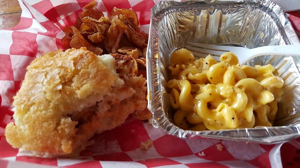 The Roost Carolina Kitchen | restaurant | 1467 W Irving Park Rd, Chicago, IL 60613, USA | 3122615564 OR +1 312-261-5564