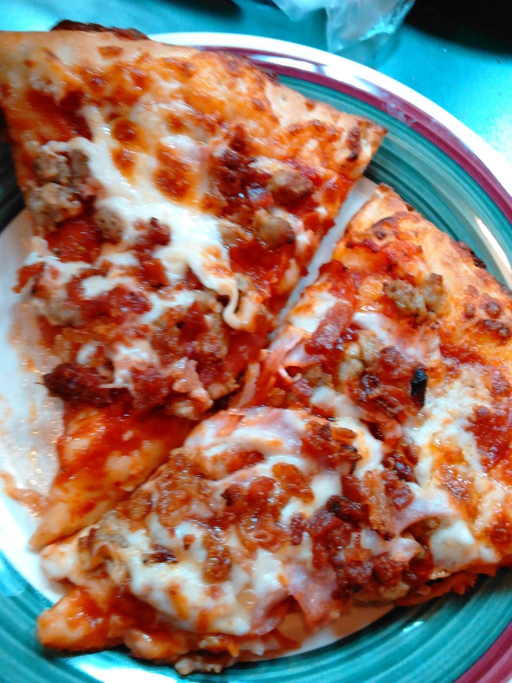 Ginos Pizza & Spaghetti House | meal delivery | 1 Elk Dr, Elkview, WV 25306, USA | 3049657031 OR +1 304-965-7031