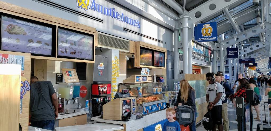 Auntie Annes Pretzels | cafe | 10000W, Chicago, IL 60666, USA | 7738944616 OR +1 773-894-4616