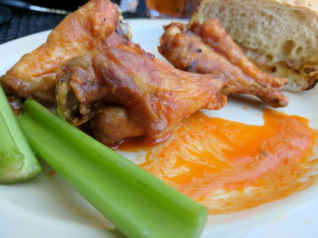 Winking Lizard Tavern | restaurant | 5710 Fulton Dr NW, Canton, OH 44718, USA | 3304971133 OR +1 330-497-1133