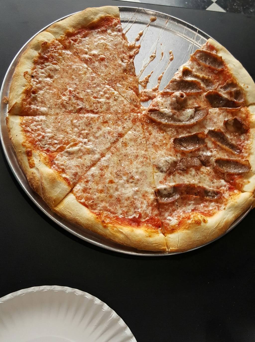 Florios PizzaRè | restaurant | 11851 Bandera Rd, Helotes, TX 78023, USA | 2103621965 OR +1 210-362-1965