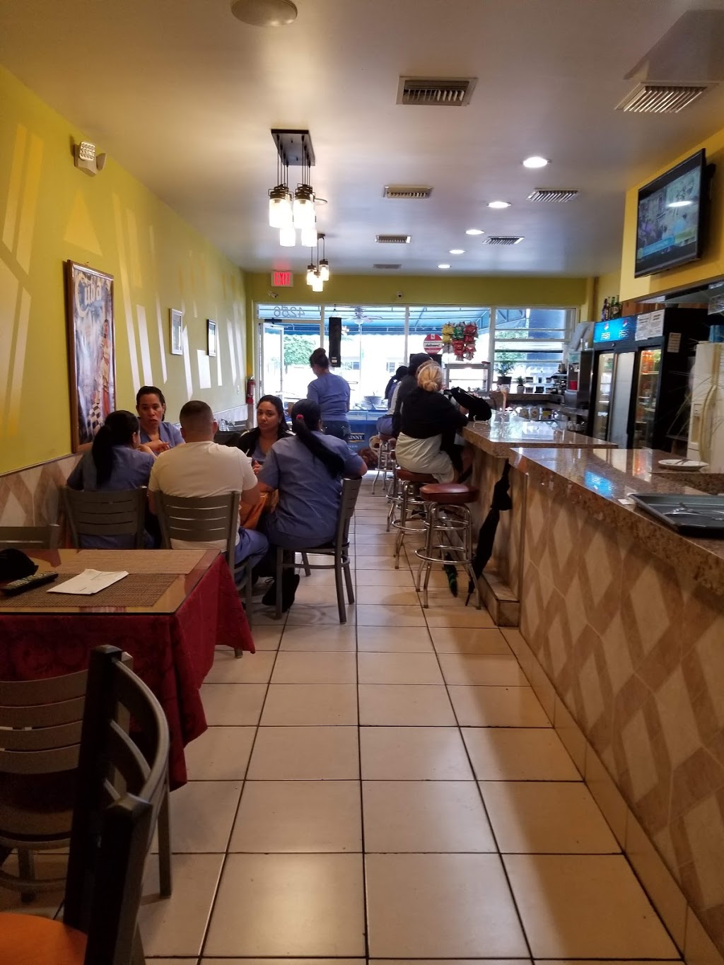 Yuly Restaurante Cafeteria | restaurant | 4256 W 12th Ave, Hialeah, FL 33012, USA | 7864092457 OR +1 786-409-2457