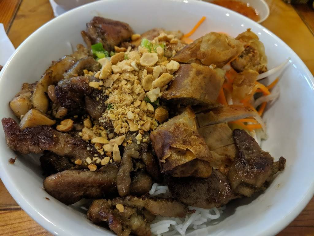 Pho Dalat | restaurant | 836 Eden Way N, Chesapeake, VA 23320, USA | 7572339995 OR +1 757-233-9995