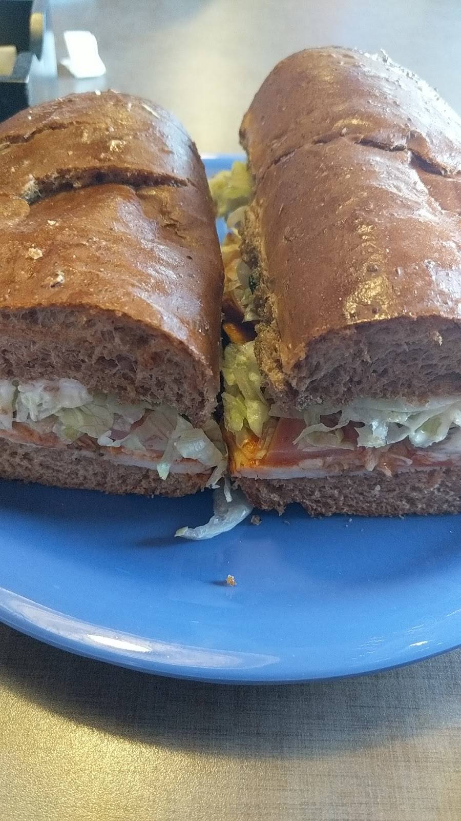 Davannis Pizza & Hot Hoagies | restaurant | 3673 Lexington Ave N, Arden Hills, MN 55126, USA | 6514817100 OR +1 651-481-7100