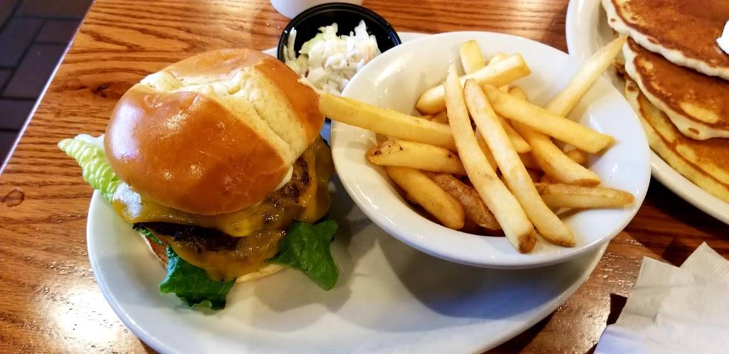 Cracker Barrel Old Country Store | restaurant | 889 S Stemmons Fwy, Lewisville, TX 75067, USA | 9724366813 OR +1 972-436-6813