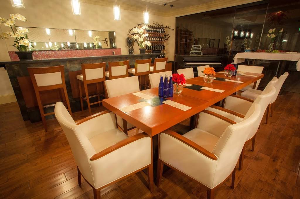 Sams Cable Car Lounge | night club | 222 Powell St, San Francisco, CA 94102, USA | 4154347222 OR +1 415-434-7222