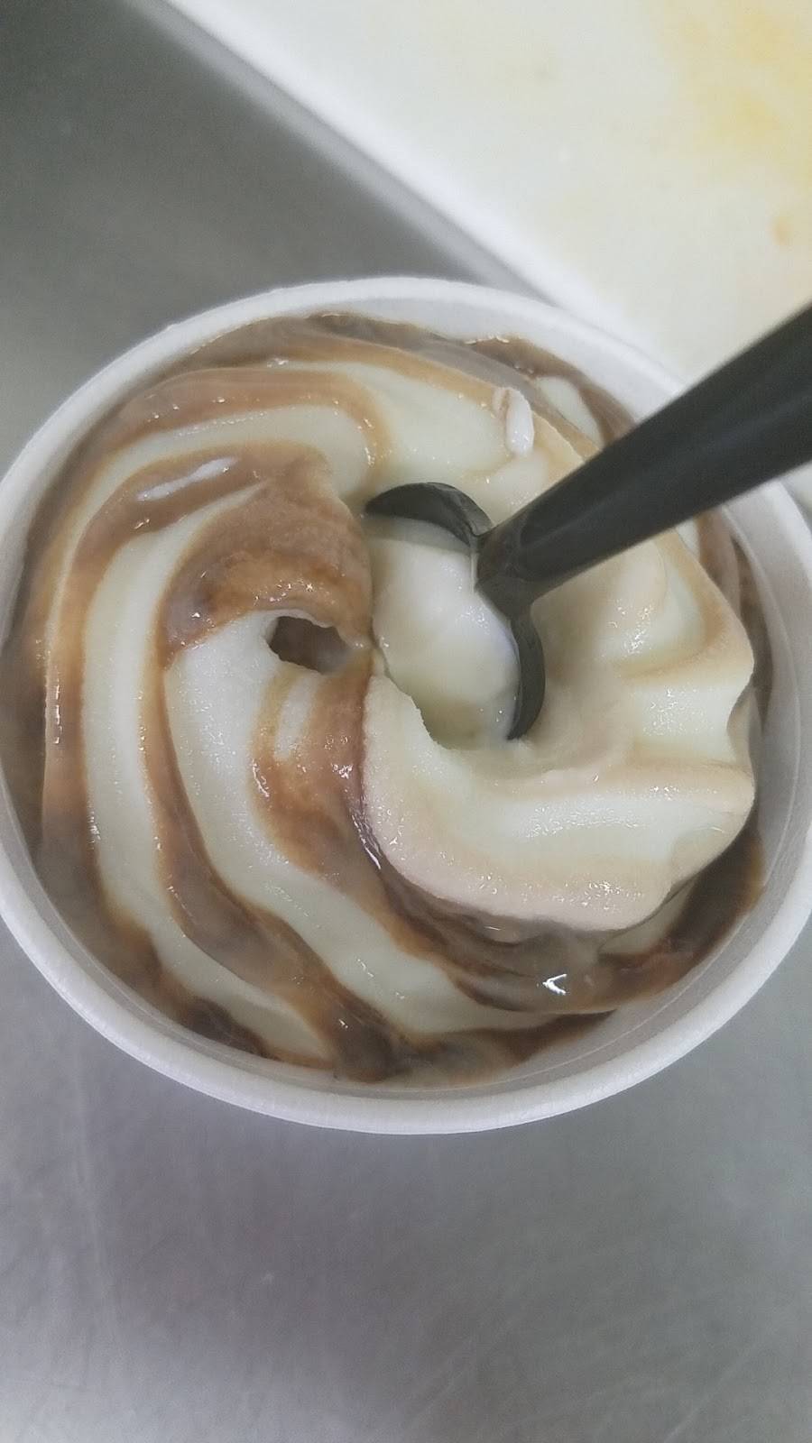 Hi-way cafe | cafe | 320 US-24, Salisbury, MO 65281, USA | 6603885504 OR +1 660-388-5504