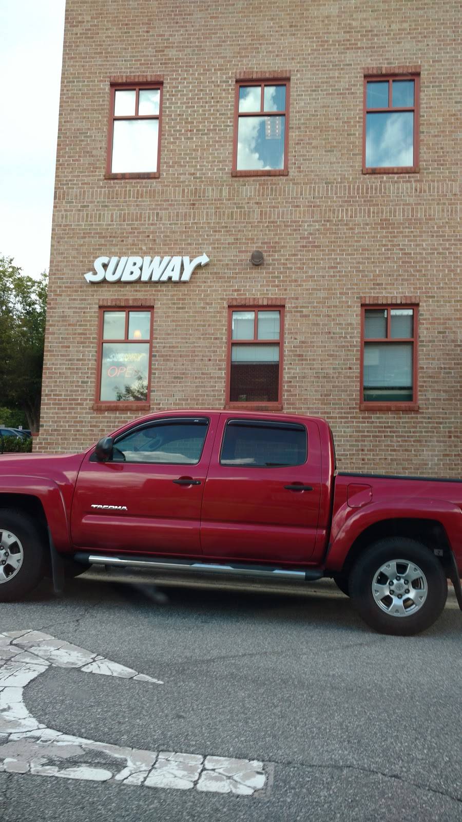 Subway | restaurant | 400 Market St, Chapel Hill, NC 27516, USA | 9199295584 OR +1 919-929-5584