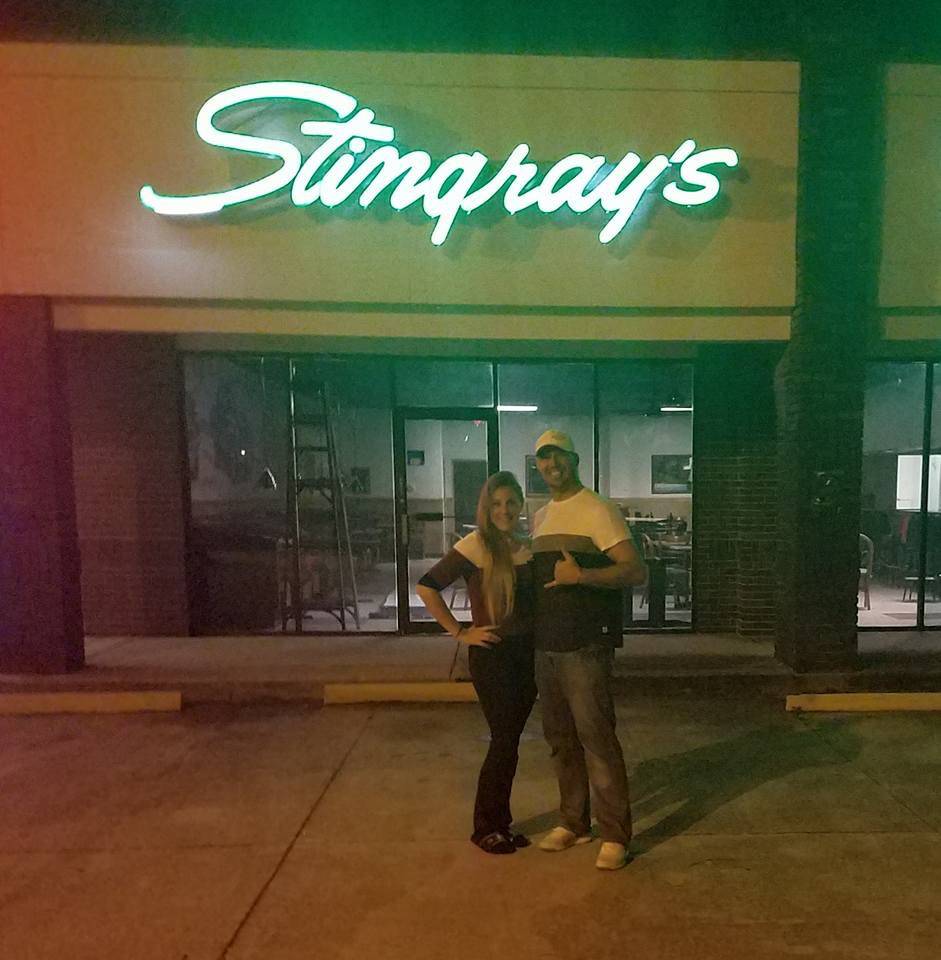 StingRays Bar & Grill | restaurant | 3112 FL-60 East, Valrico, FL 33594, USA | 8132785961 OR +1 813-278-5961