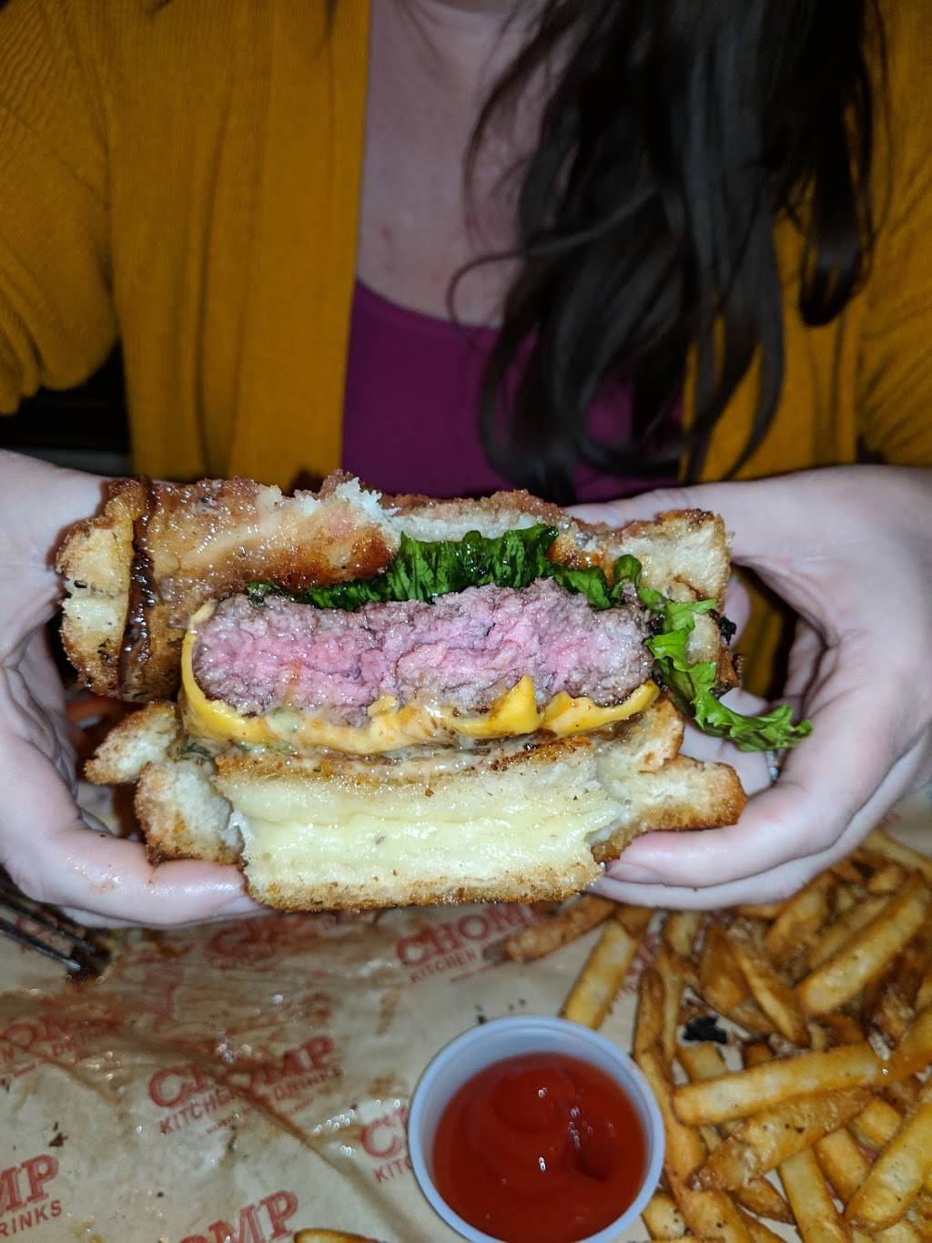 Chomp Kitchen and Drinks | restaurant | 440 Child St, Warren, RI 02885, USA | 4012892324 OR +1 401-289-2324