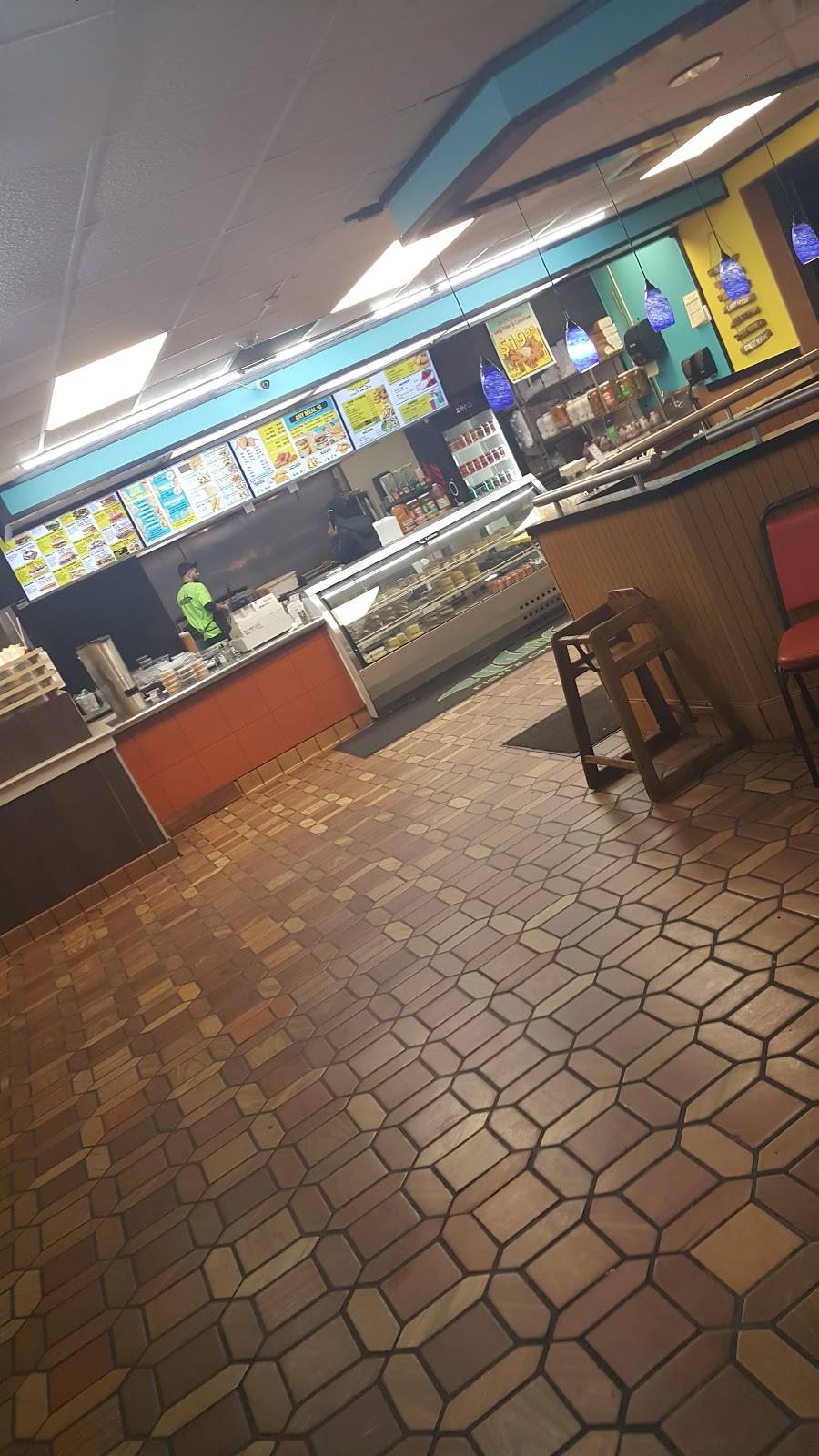 Sharks Fish And Chicken | restaurant | 1352 E Shelby Dr, Memphis, TN 38116, USA | 9013450101 OR +1 901-345-0101