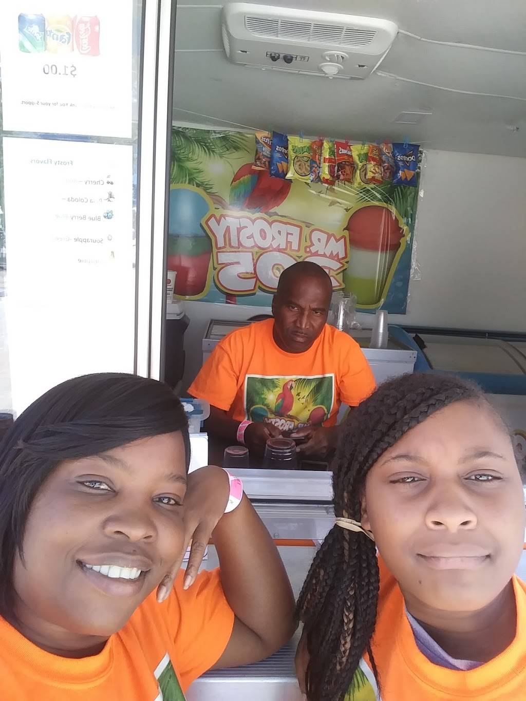 Mr.Frosty 305 | restaurant | 2550 NW 204th St, Miami Gardens, FL 33056, USA | 7862314215 OR +1 786-231-4215