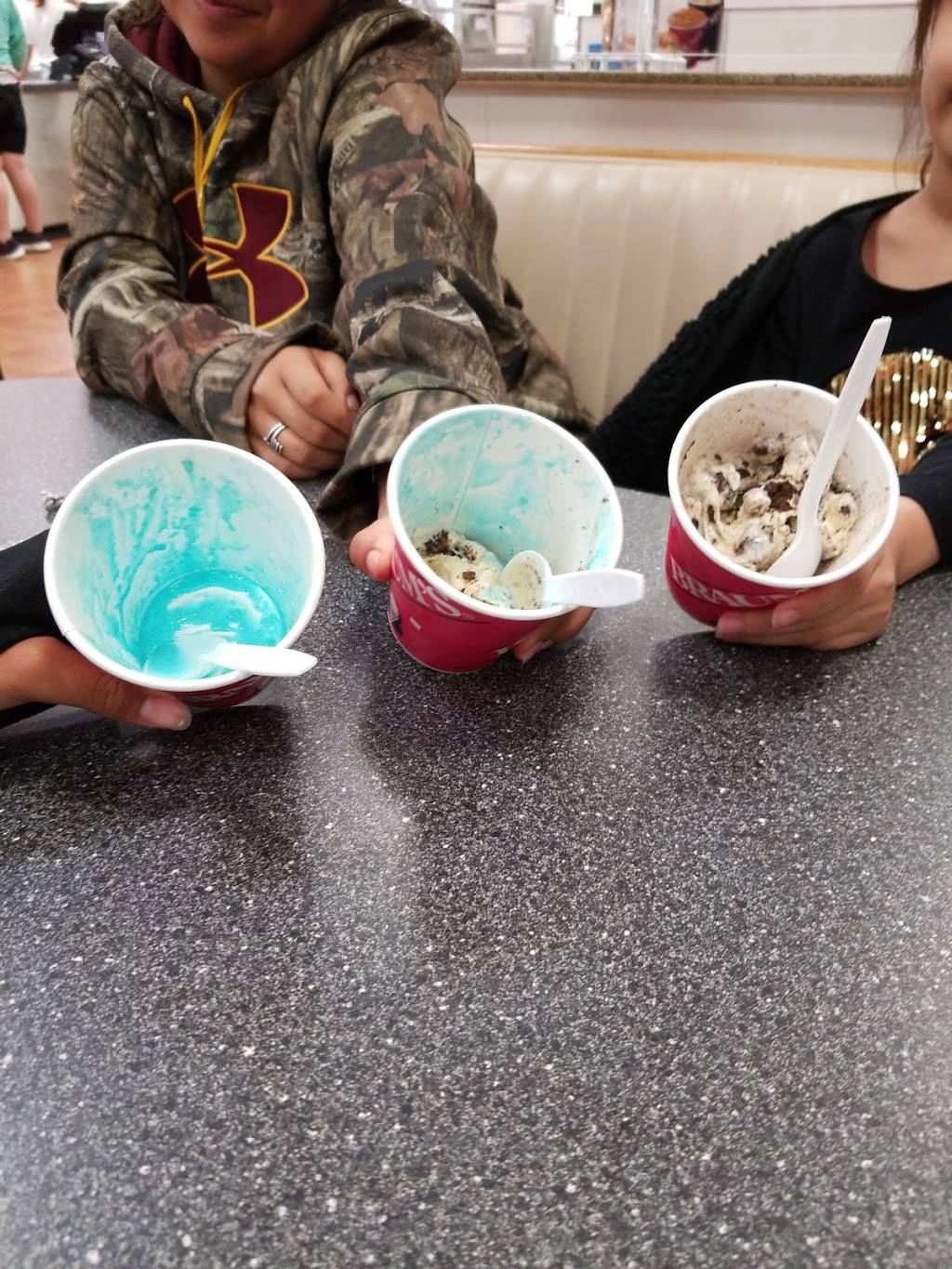 Braums Ice Cream & Burger Restaurant | restaurant | 5435 Broadway Blvd, Garland, TX 75043, USA | 9722713163 OR +1 972-271-3163