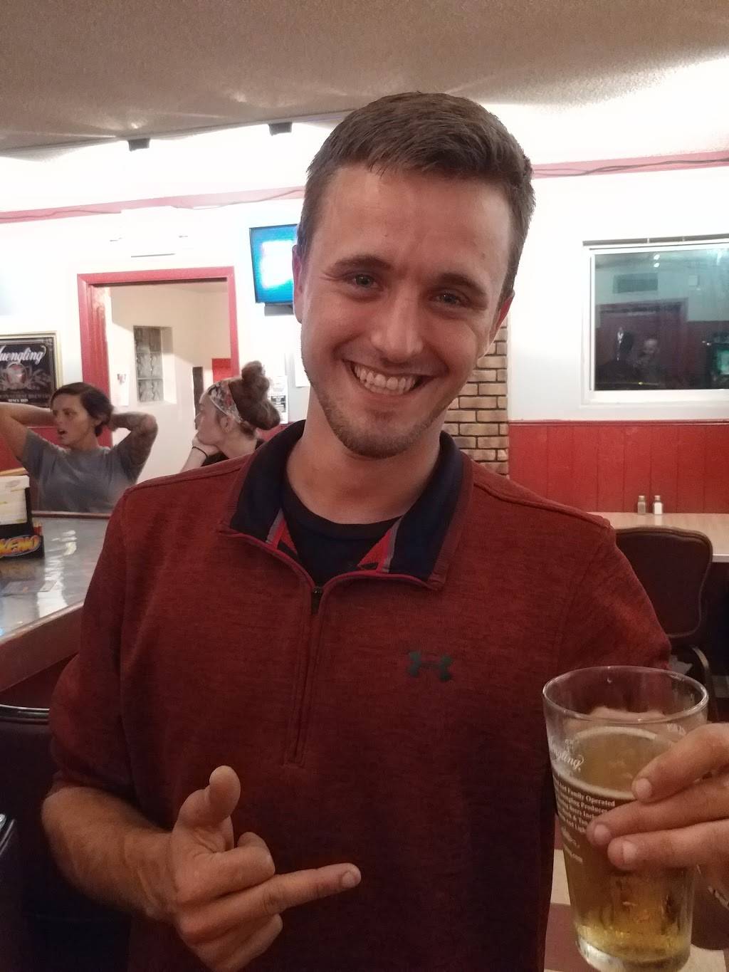 Finish Line Bar & Grille | restaurant | 6735 Center Rd, Lowellville, OH 44436, USA | 3305368150 OR +1 330-536-8150