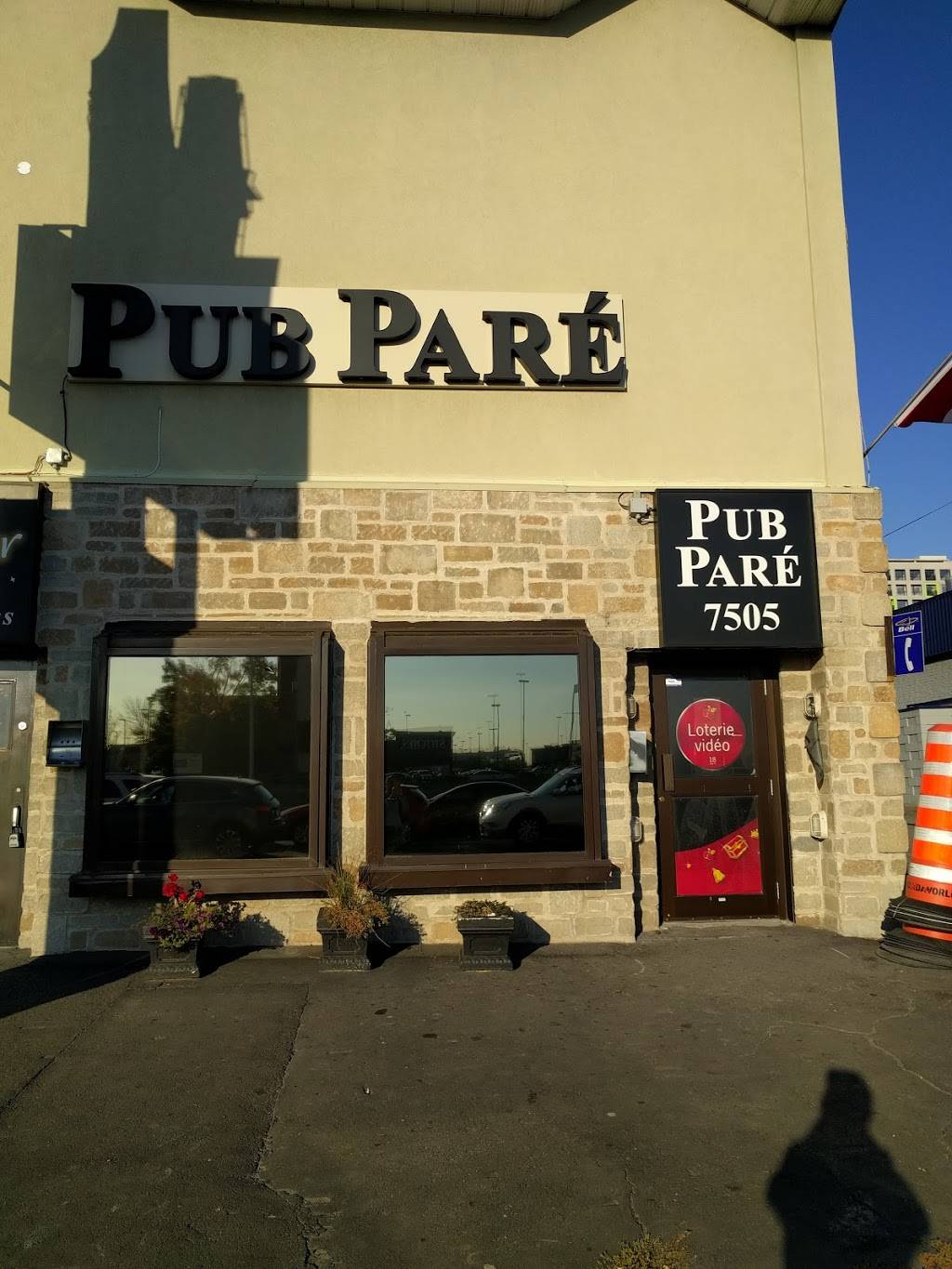 Pub Pare | restaurant | 7505 Boulevard Décarie, Montréal, QC H4P 2G9, Canada | 5147312106 OR +1 514-731-2106