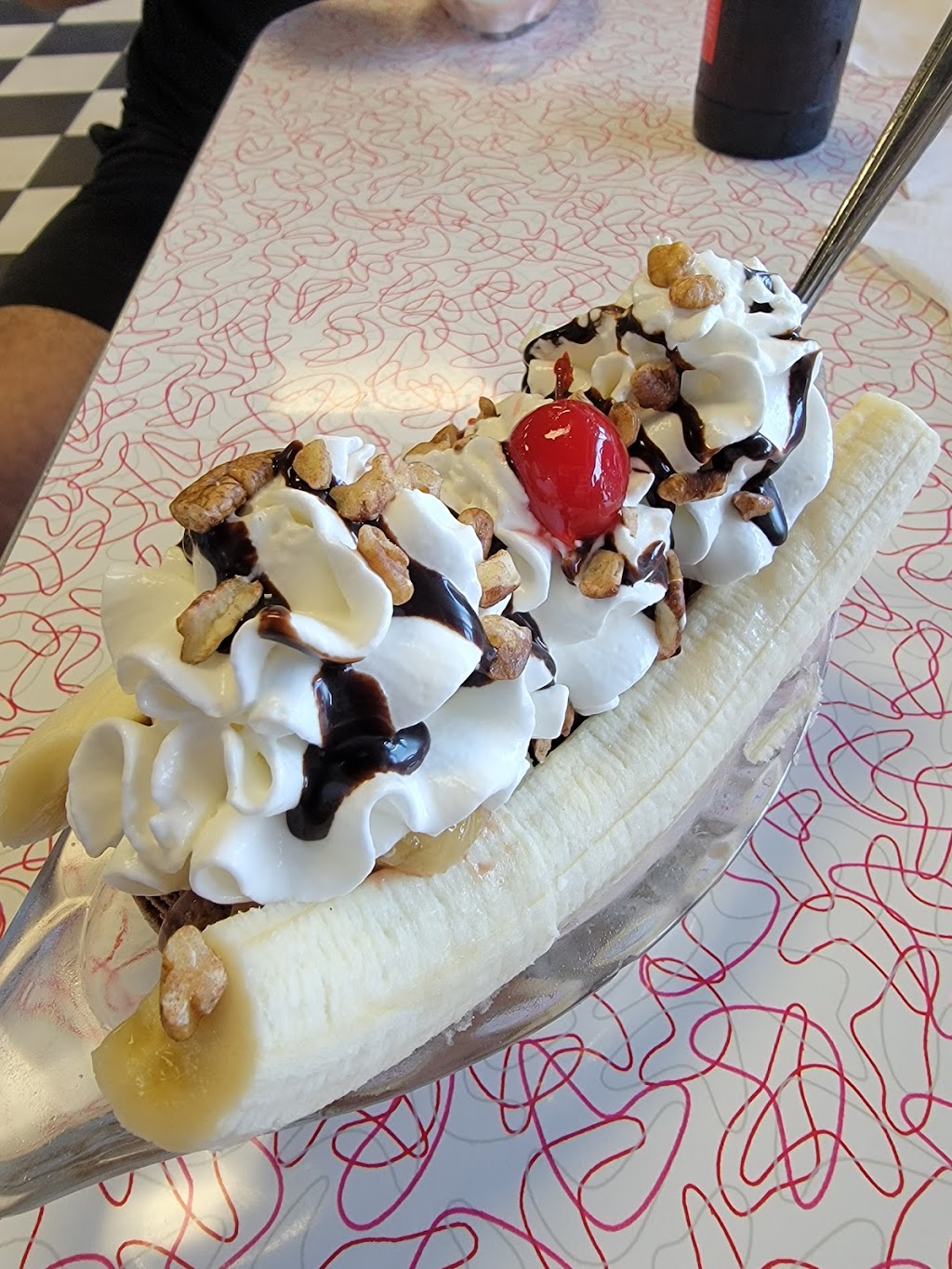 Holly Hop Ice Cream Shoppe | restaurant | 3404 34th St, Lubbock, TX 79410, USA | 8067922756 OR +1 806-792-2756