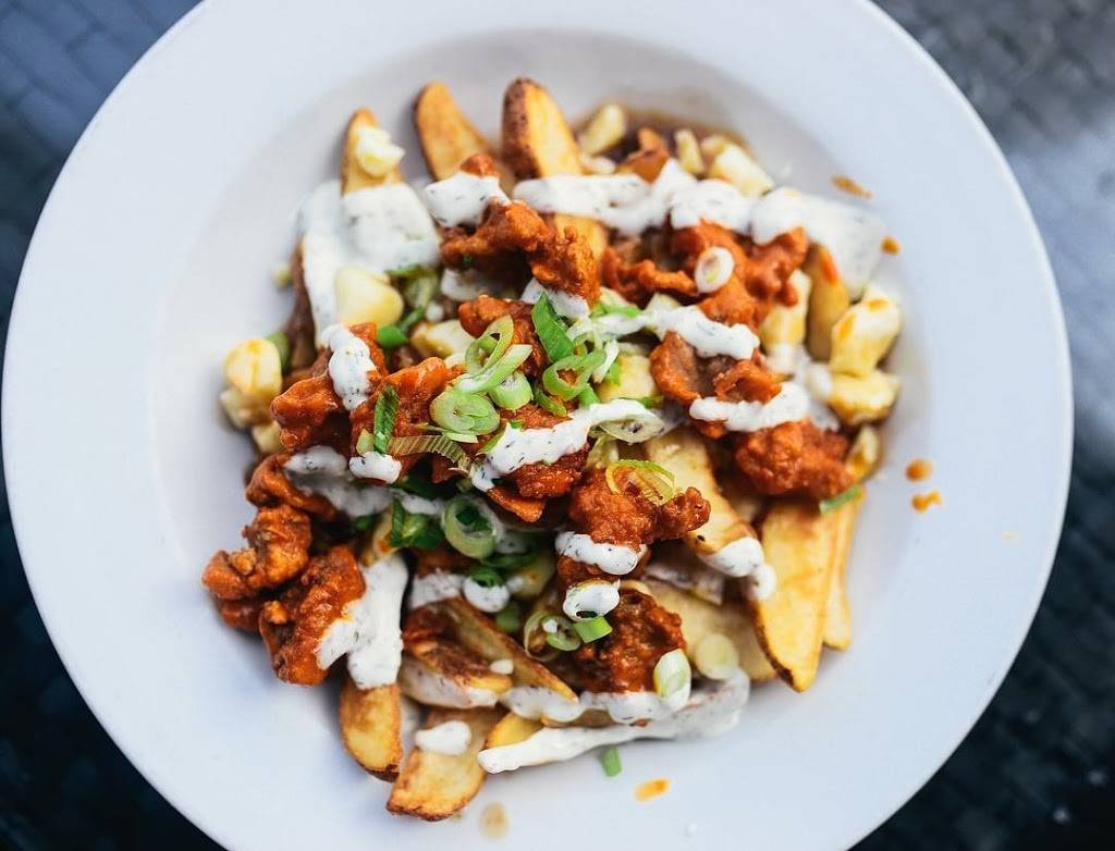 Fox & Fiddle | restaurant | 999 Upper Wentworth St, Hamilton, ON L8V 5A1, Canada | 9053858555 OR +1 905-385-8555