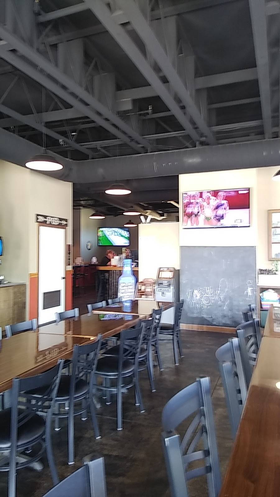 Schmizza Pub & Grub | restaurant | 851 SW 1st Ave, Canby, OR 97013, USA | 5032632300 OR +1 503-263-2300