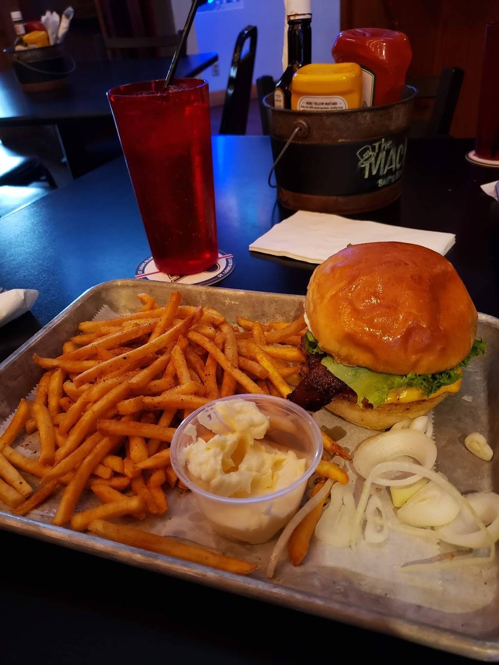 The Mack (Bar & Grill) | restaurant | 4615 Macklind Ave, St. Louis, MO 63109, USA | 3148328199 OR +1 314-832-8199