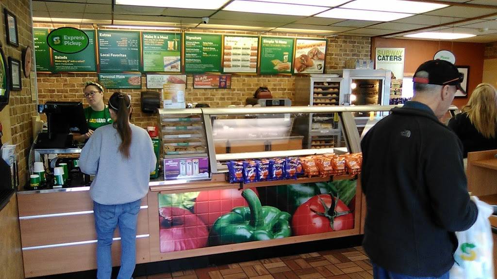 Subway | restaurant | 700 Broad St, Elizabethton, TN 37643, USA | 4235423348 OR +1 423-542-3348