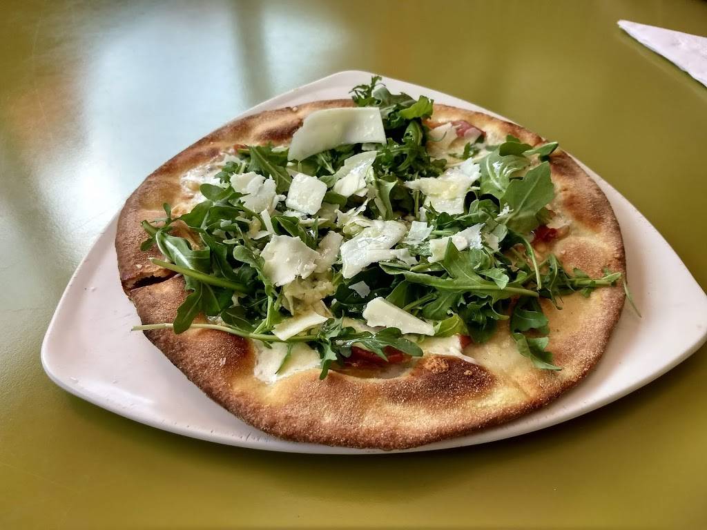 Flippers Pizzeria | meal delivery | 4498 N Alafaya Trail, Orlando, FL 32826, USA | 4072439797 OR +1 407-243-9797