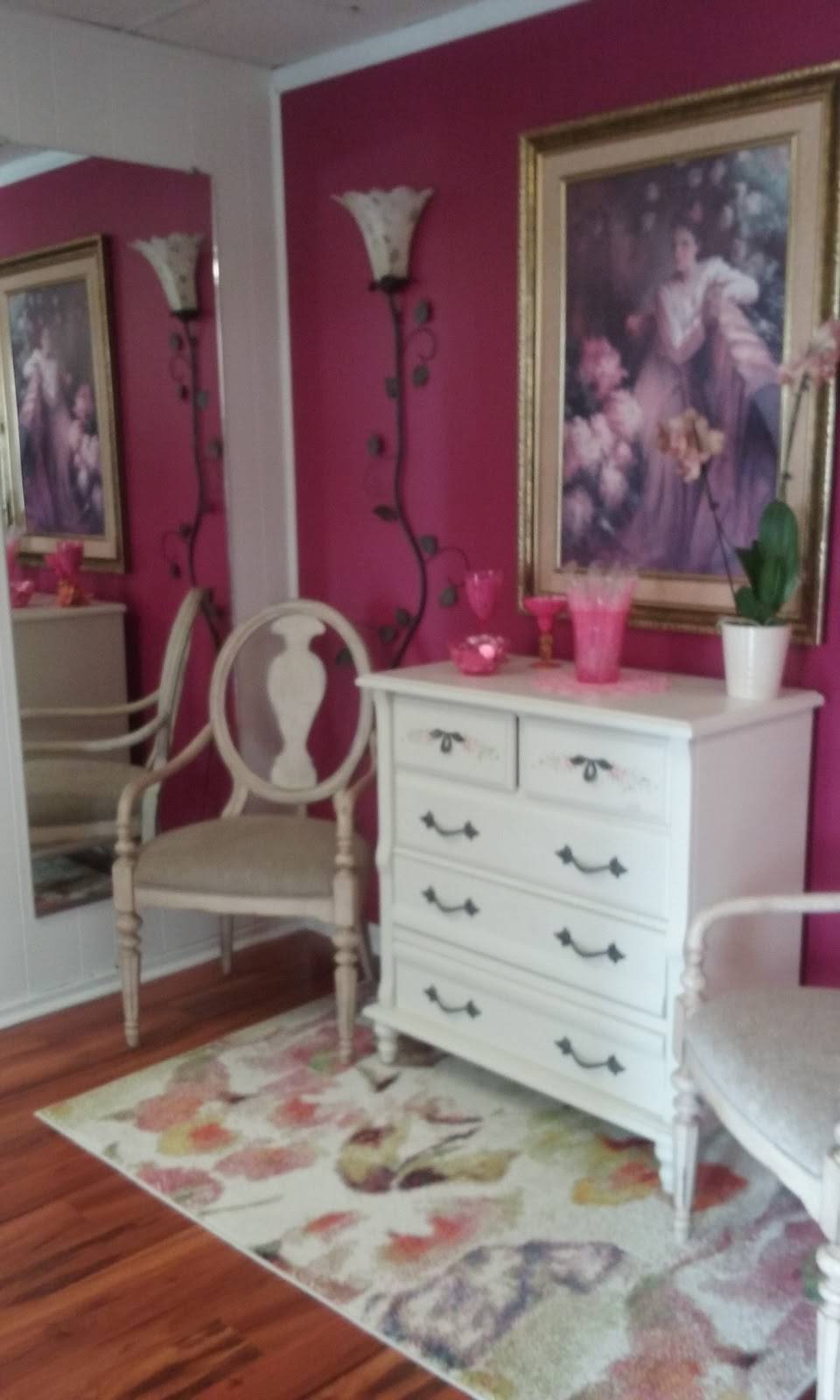 Pink Ribbon Boutique | restaurant | 18 Village Square, Smyrna, DE 19977, USA | 3022236889 OR +1 302-223-6889