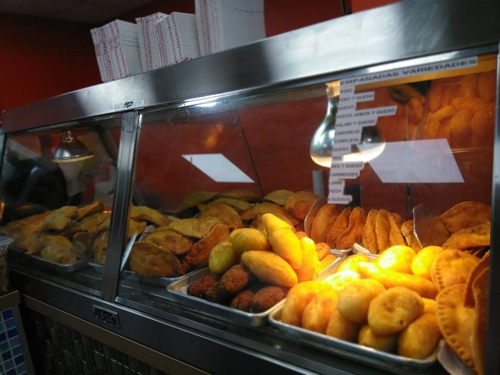 Pikalo Empanadas | restaurant | 241 Broadway, Lawrence, MA 01840, USA | 9786551966 OR +1 978-655-1966