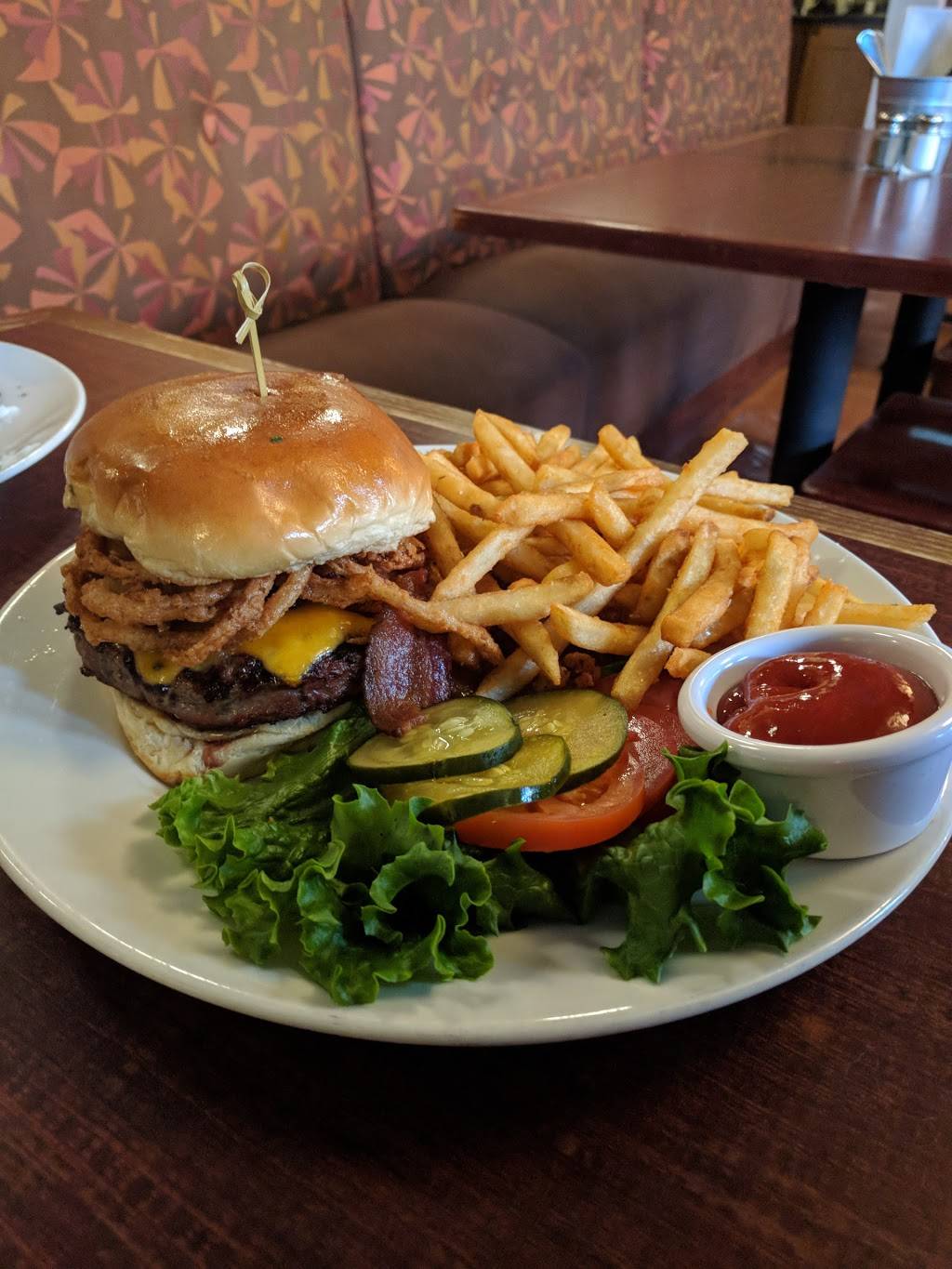 The Side Door Grill and Tap | restaurant | 240 W Gilman St, Madison, WI 53703, USA | 6083104800 OR +1 608-310-4800