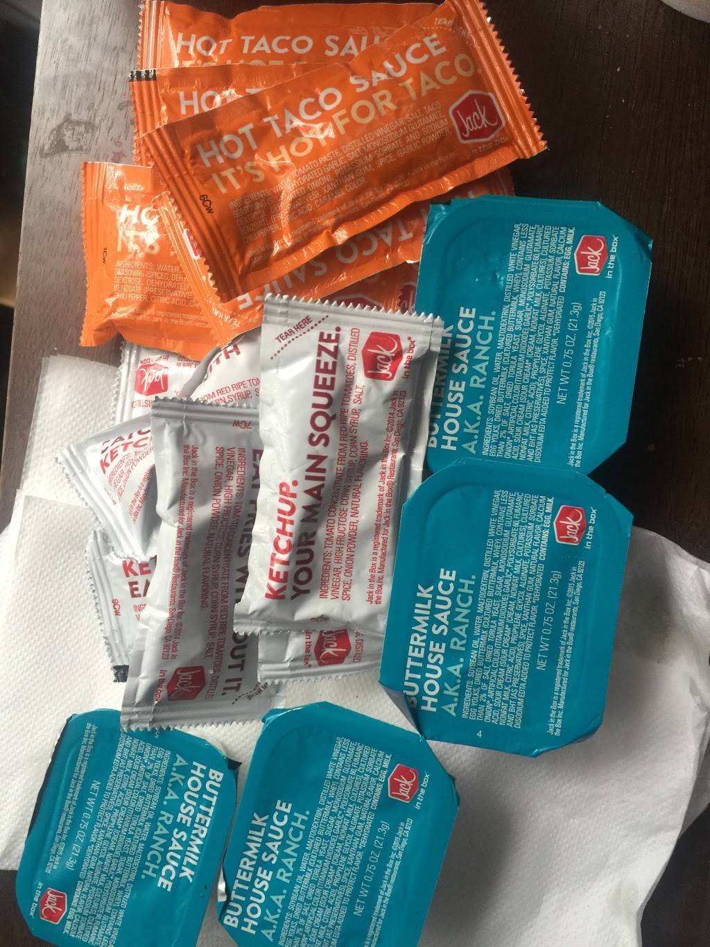 Jack in the Box | restaurant | 1020 S Westmoreland Rd, Dallas, TX 75211, USA | 2143315630 OR +1 214-331-5630