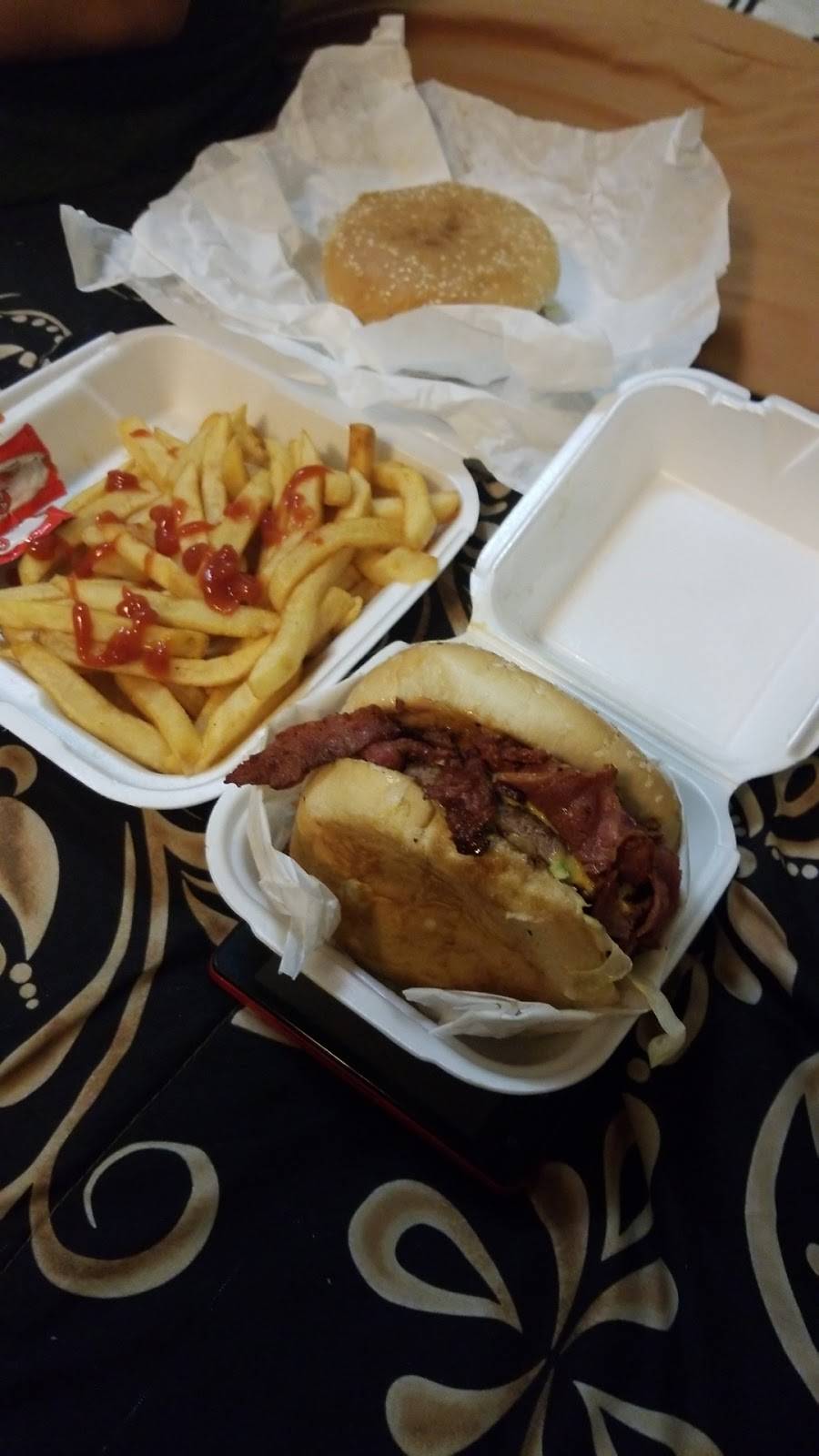 Rios Burger | restaurant | 2511 Olive Dr, Palmdale, CA 93550, USA | 6614138173 OR +1 661-413-8173