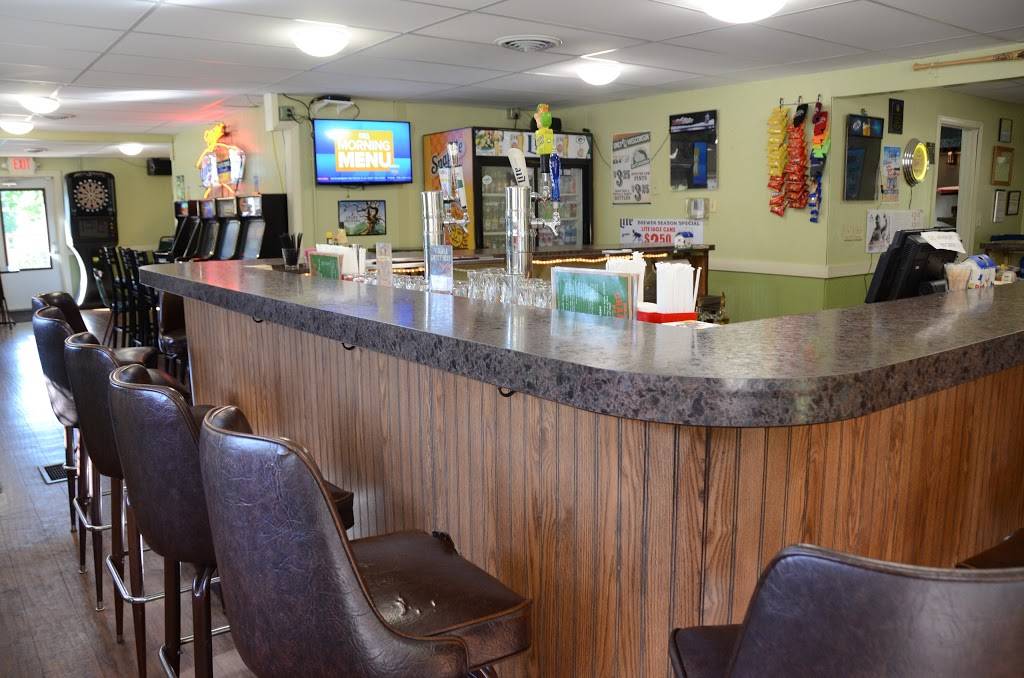 Charlies Place | restaurant | 2020 E Racine St, Janesville, WI 53545, USA | 6087569369 OR +1 608-756-9369