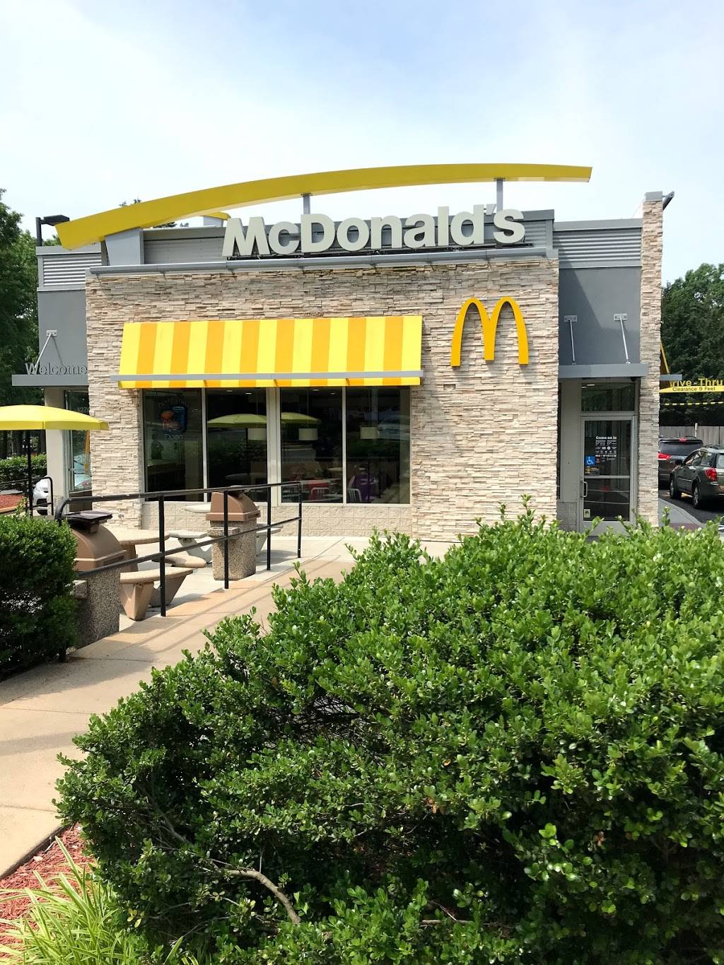 McDonalds | cafe | 12700 Shops Ln, Fairfax, VA 22033, USA | 7039683620 OR +1 703-968-3620