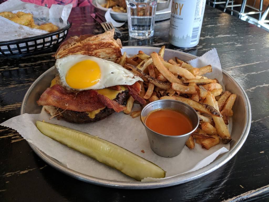 Five Star Bar | restaurant | 1424 W Chicago Ave, Chicago, IL 60642, USA | 3128502555 OR +1 312-850-2555