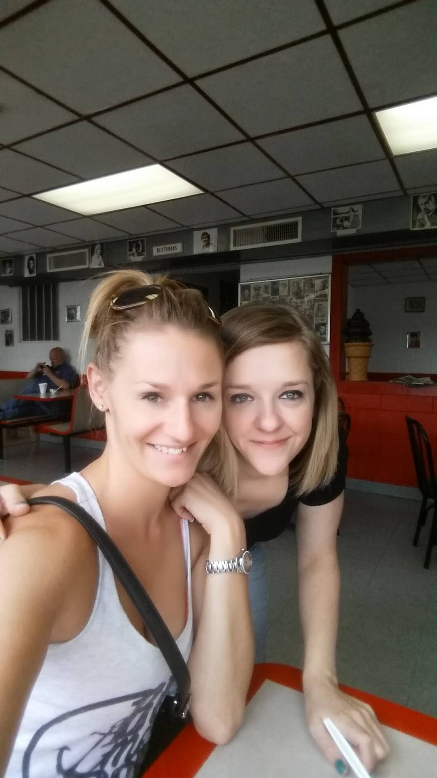 Twistee Treat | restaurant | 1207 E Washington St, East Peoria, IL 61611, USA | 3096992604 OR +1 309-699-2604