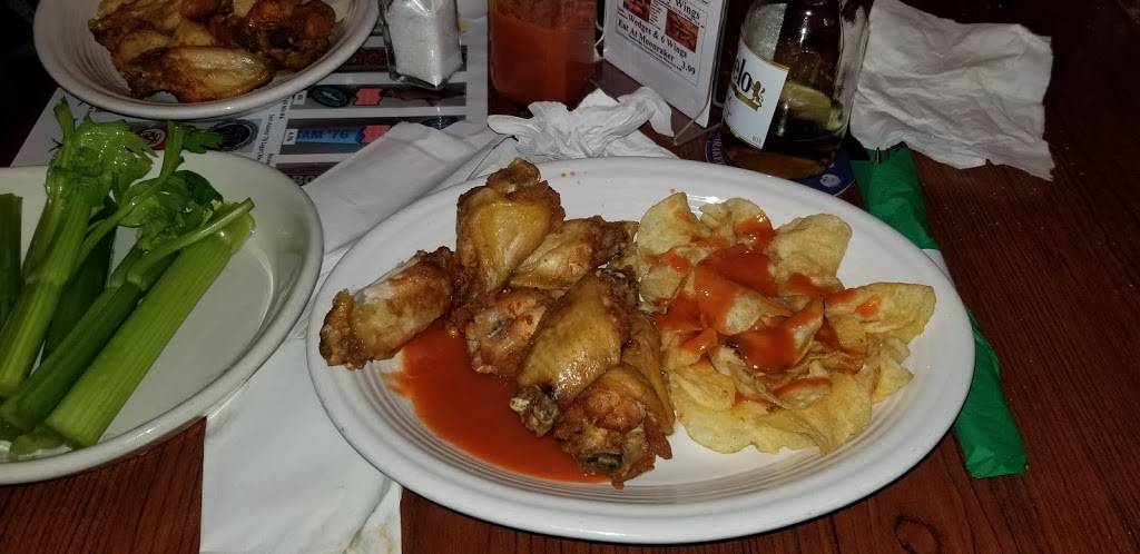 Moonraker Pub & Deck | restaurant | 110 N Jefferson St, Cromwell, IN 46732, USA | 2608562013 OR +1 260-856-2013