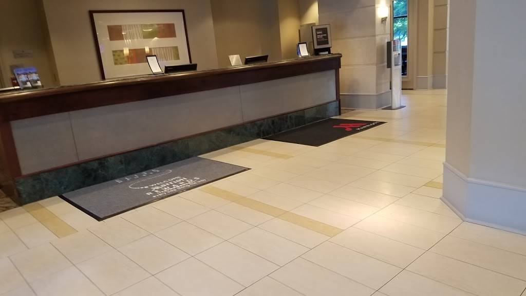 Parkway Grill | restaurant | 2 Parkway N, Deerfield, IL 60015, USA | 8474059666 OR +1 847-405-9666